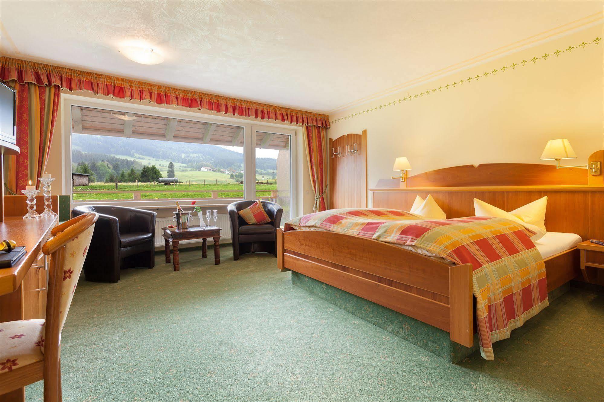 Hotel Nesselwanger Hof מראה חיצוני תמונה
